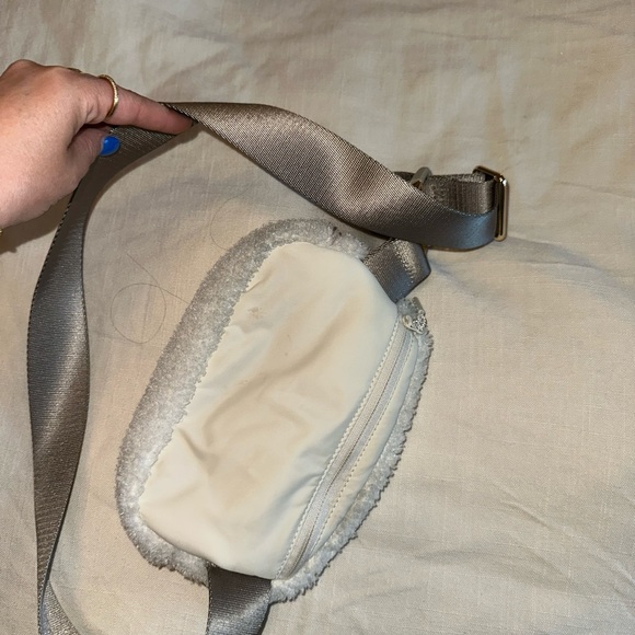 Lululemon Sherpa belt bag - Picture 2 of 3